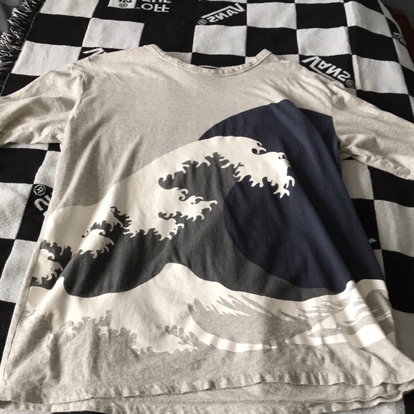 H&M Grey Tee with Ocean Waves Size S - Picture 2 of 4